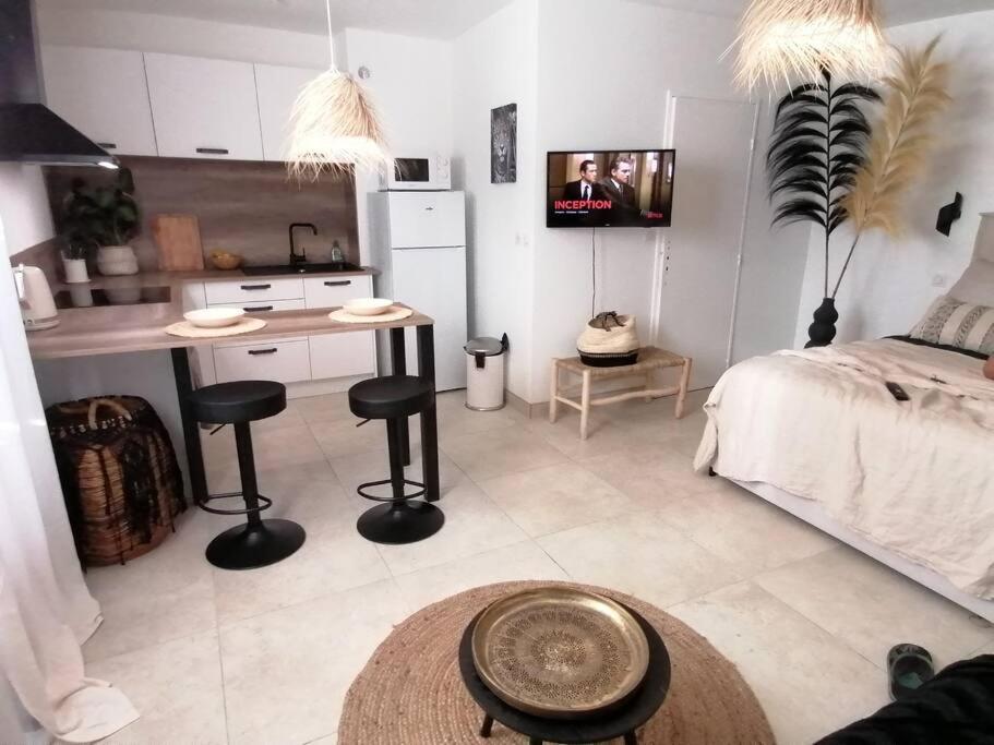 Superbe Studio Ethnique Apartment Hyeres Exterior photo